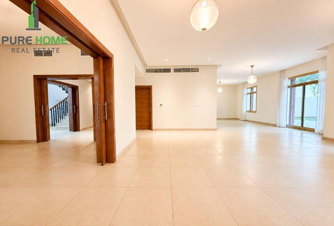 5-bed villa in Golf Gardens — photo 2