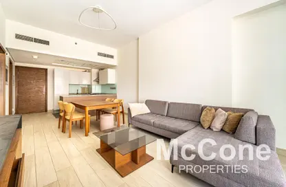 شقة - غرفة نوم - 2 حمامات للايجار في عزيزي عالية - الجداف - دبي