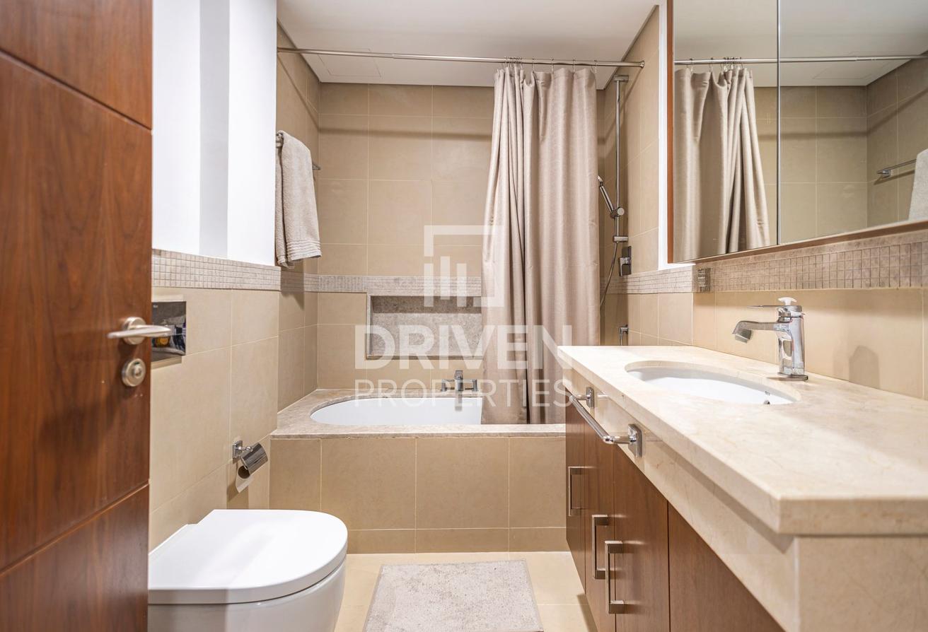 Outstanding Unit | Vacant on September | Sea View photo 13