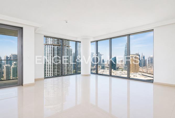 Burj Khalifa View | Luxurious | Bright photo 2