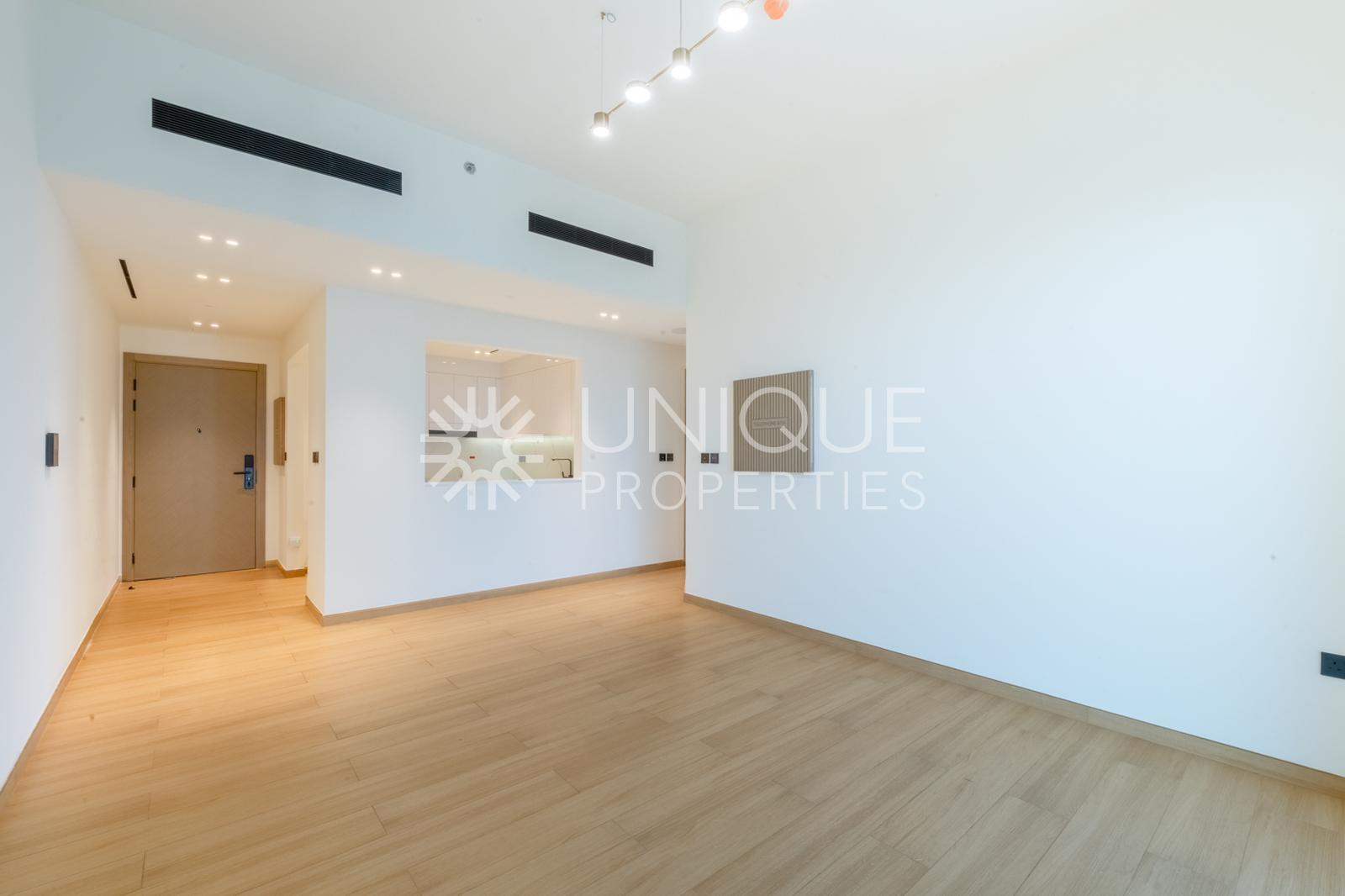 Prime Location | 2 Parking | Spacious 2 Bedroom