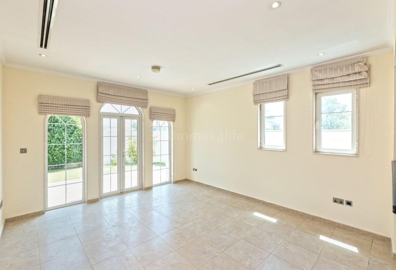 QUIET LOCATION | HUGE PLOT | JUMEIRAH PARK VILLA photo 4
