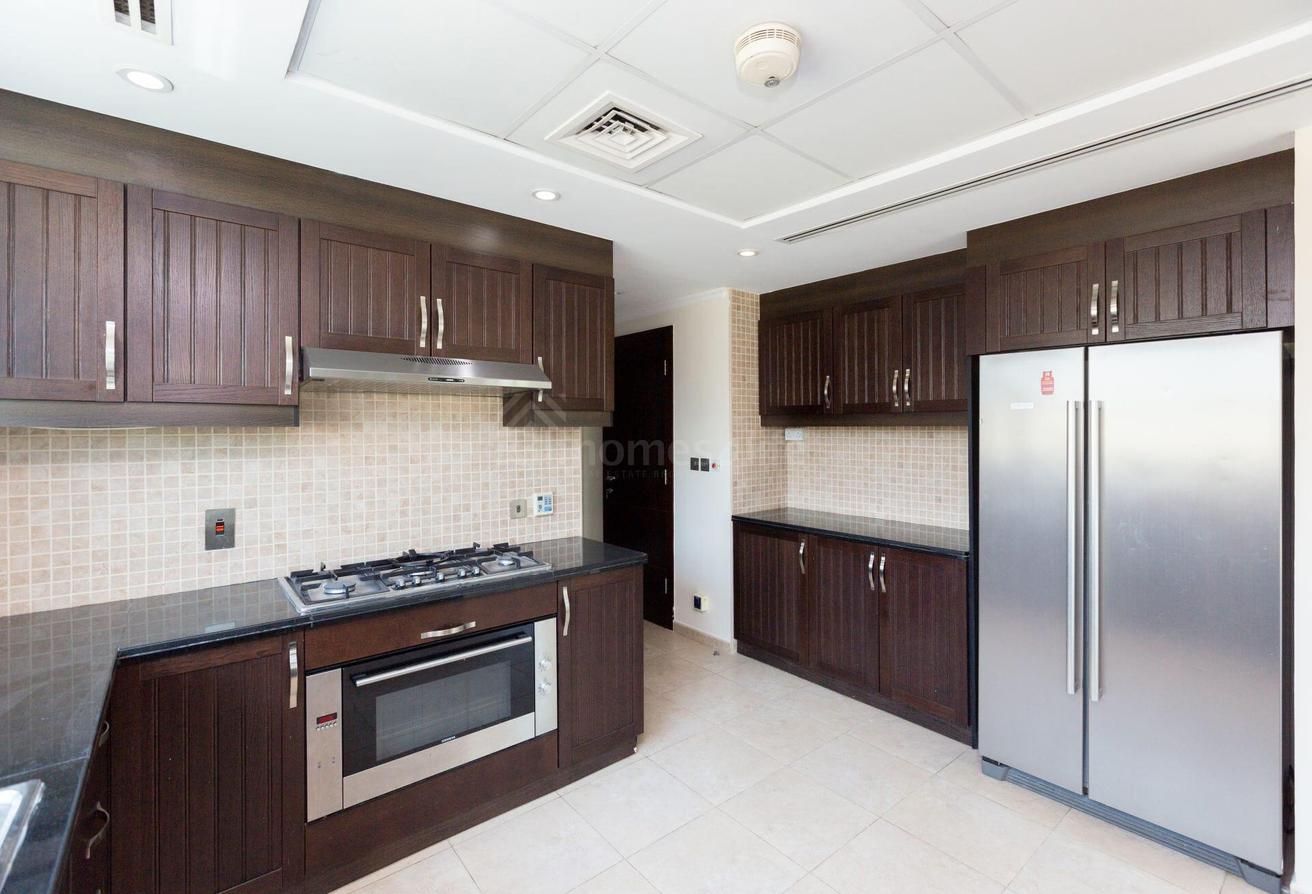 QUIET LOCATION | HUGE PLOT | JUMEIRAH PARK VILLA photo 13