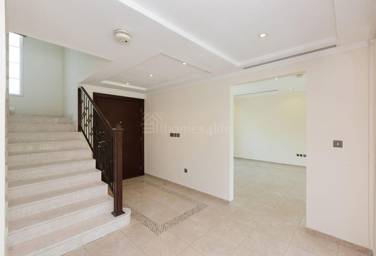 QUIET LOCATION | HUGE PLOT | JUMEIRAH PARK VILLA photo 10