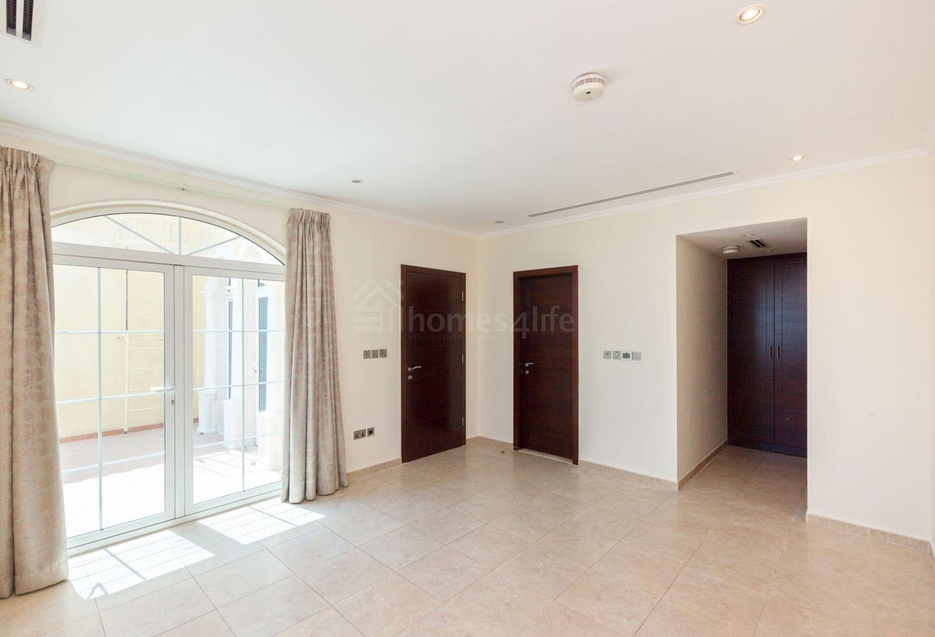 QUIET LOCATION | HUGE PLOT | JUMEIRAH PARK VILLA photo 21
