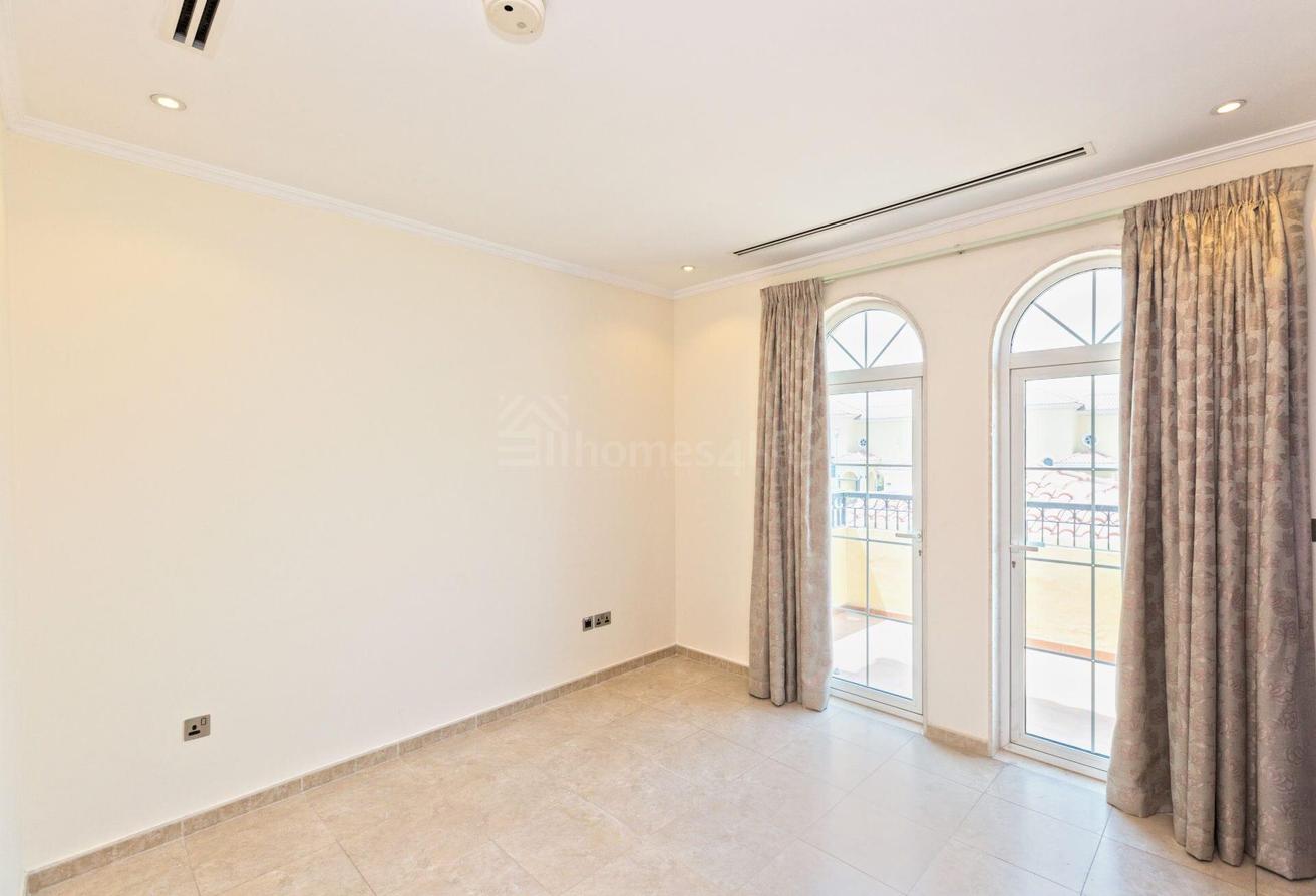 QUIET LOCATION | HUGE PLOT | JUMEIRAH PARK VILLA photo 15