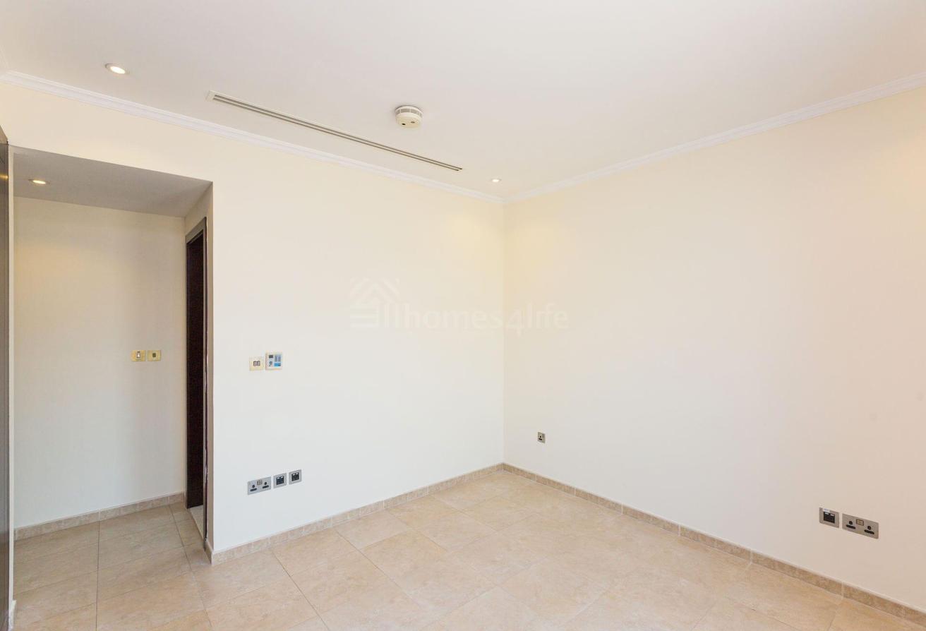 QUIET LOCATION | HUGE PLOT | JUMEIRAH PARK VILLA photo 17