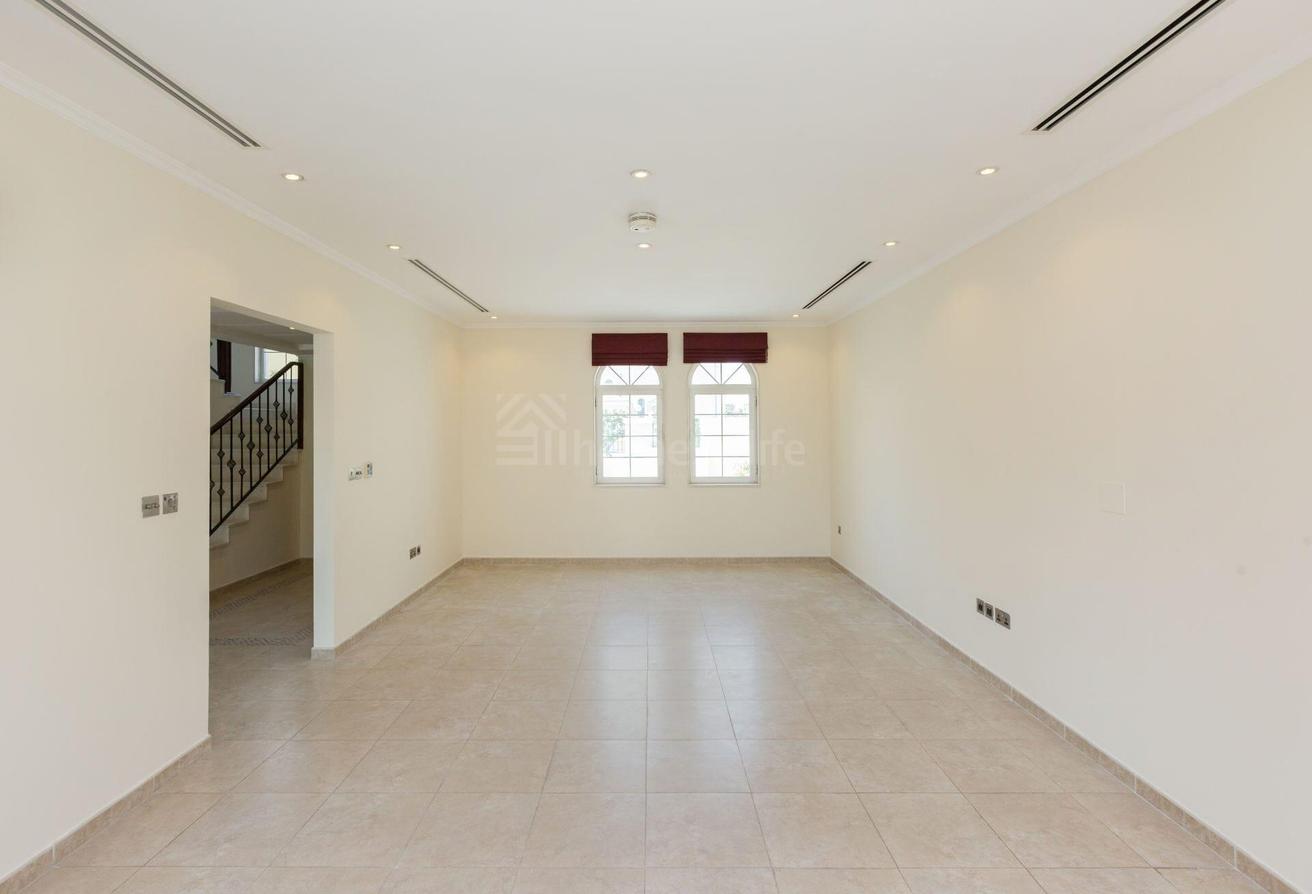 QUIET LOCATION | HUGE PLOT | JUMEIRAH PARK VILLA photo 3