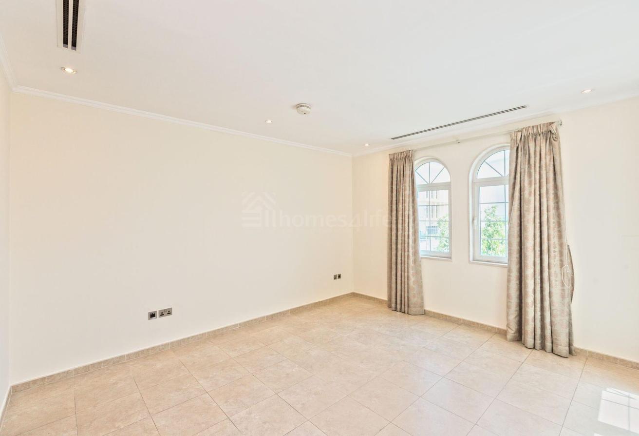 QUIET LOCATION | HUGE PLOT | JUMEIRAH PARK VILLA photo 6