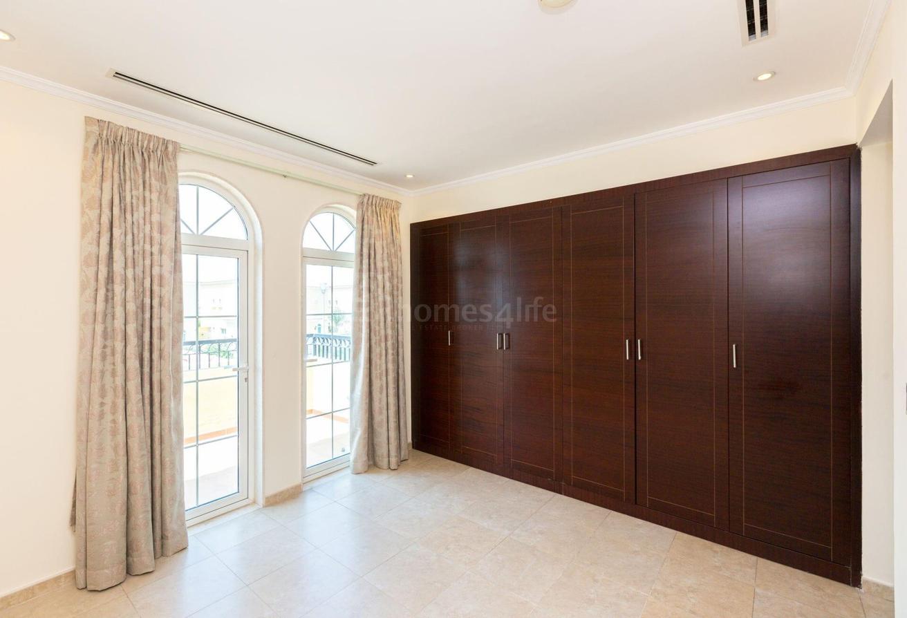 QUIET LOCATION | HUGE PLOT | JUMEIRAH PARK VILLA photo 12