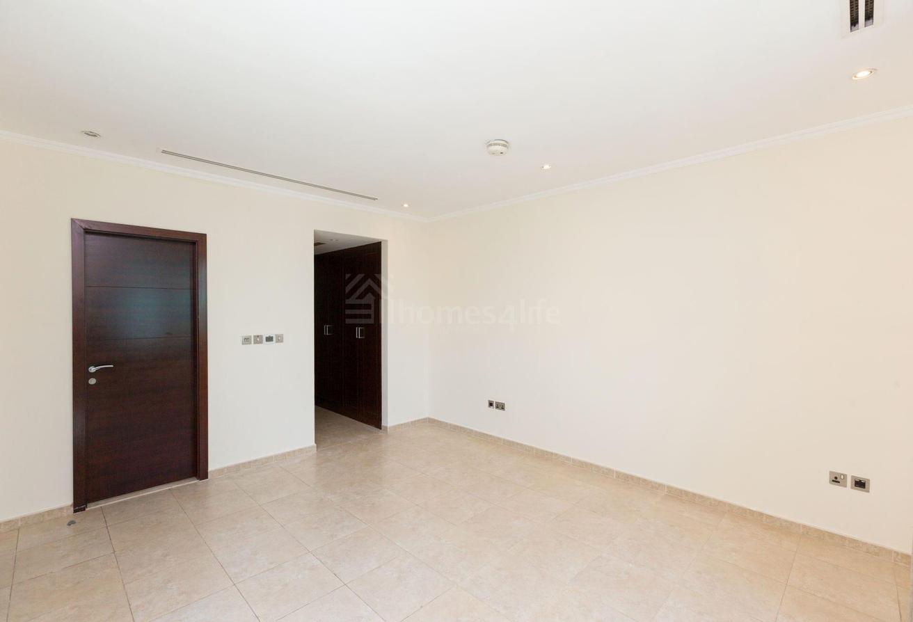 QUIET LOCATION | HUGE PLOT | JUMEIRAH PARK VILLA photo 20