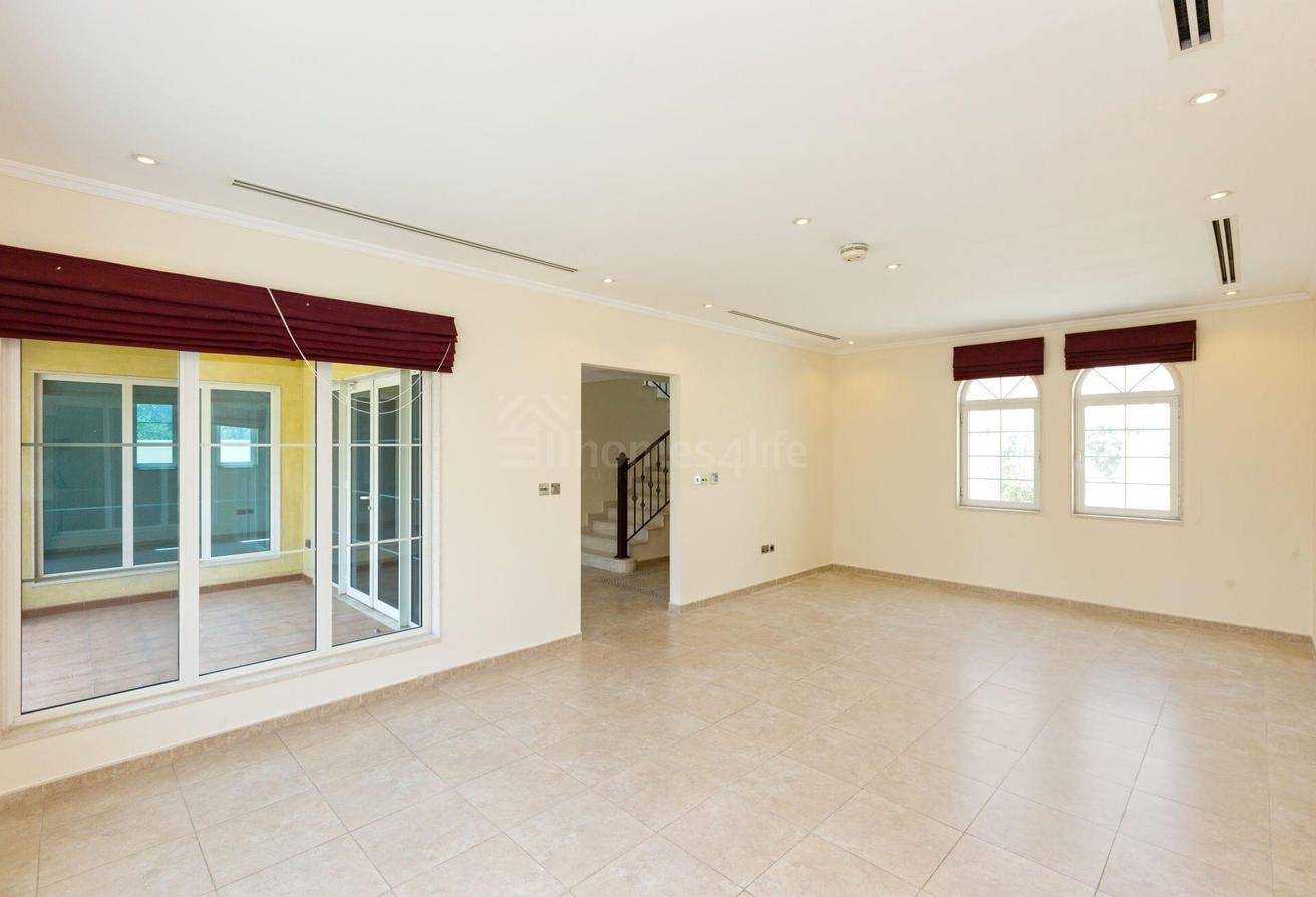 QUIET LOCATION | HUGE PLOT | JUMEIRAH PARK VILLA photo 9