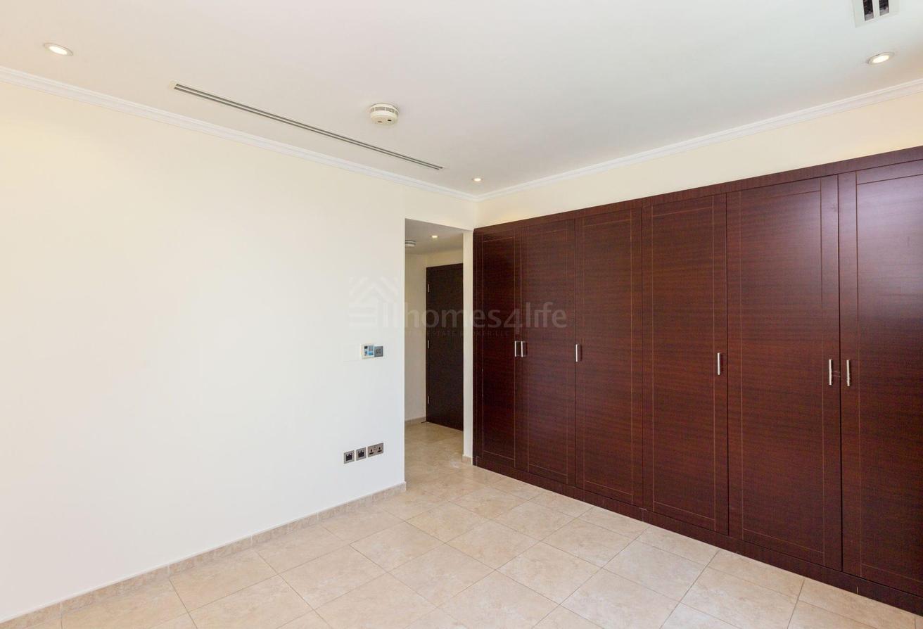 QUIET LOCATION | HUGE PLOT | JUMEIRAH PARK VILLA photo 19