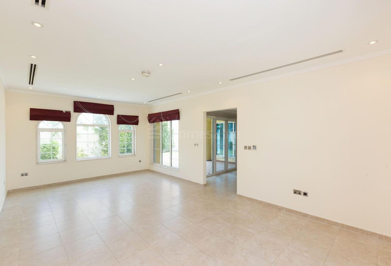 QUIET LOCATION | HUGE PLOT | JUMEIRAH PARK VILLA photo 5