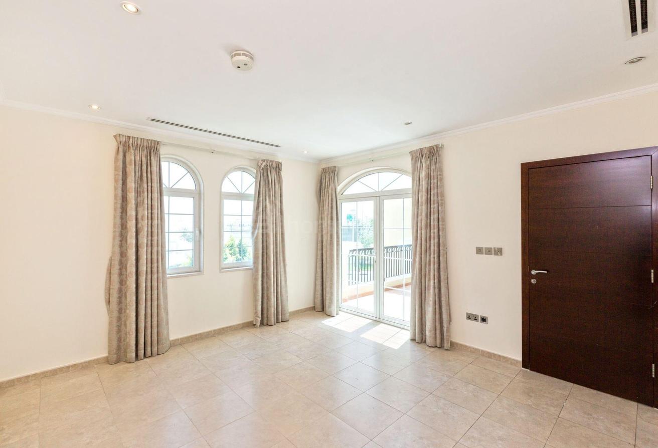 QUIET LOCATION | HUGE PLOT | JUMEIRAH PARK VILLA photo 22