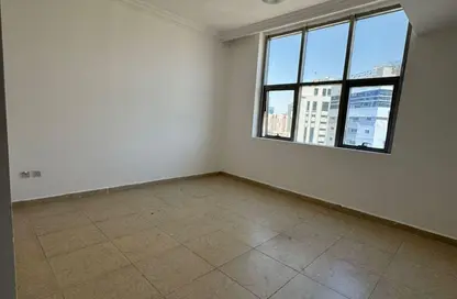 Apartment - 2 Bedrooms - 3 Bathrooms for rent in Business Tower - Al Majaz 2 - Al Majaz - Sharjah