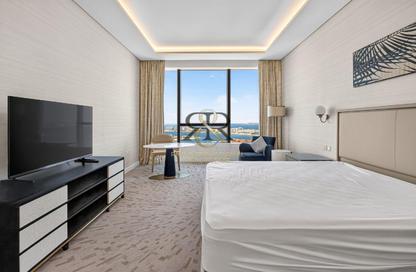 Apartment - Studio - 1 for rent in The Palm Tower - Palm Jumeirah - Dubai