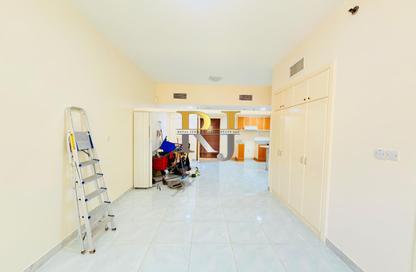Apartment - Studio - 2 Bathrooms for rent in Mankhool Building - Mankhool - Bur Dubai - Dubai
