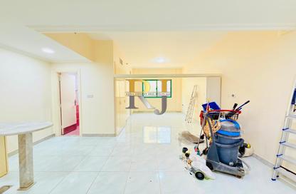 Apartment - Studio - 2 Bathrooms for rent in Mankhool Building - Mankhool - Bur Dubai - Dubai