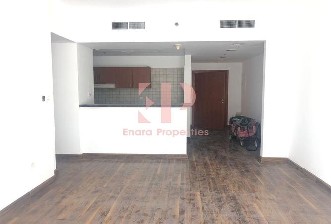 SPACIOUS | 2 BEDROOM HALL l VACANT photo 3