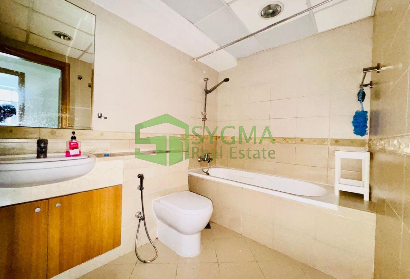 Lake View | Well Maintained | Big Layout photo 15
