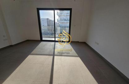 Apartment - 1 Bedroom - 2 Bathrooms for rent in Prestige Building - International City Phase 2 - Al Warsan 4 - Al Warsan - Dubai Apartment - 1 Bedroom - 2 Bathrooms for rent in Prestige Building - International City Phase 2 - Al Warsan 4 - Al Warsan - Dubai