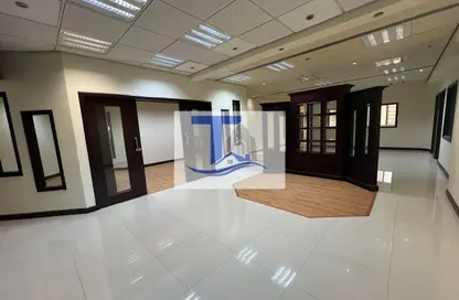 Office Space - Studio - 1 Bathroom for rent in Hamdan Street - Abu Dhabi