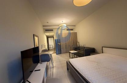 Apartment - Studio - 1 for rent in SOL Bay - Business Bay - Dubai