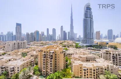 Apartment - 2 Bedrooms - 2 Bathrooms for rent in Burj Royale - Downtown Dubai - Dubai