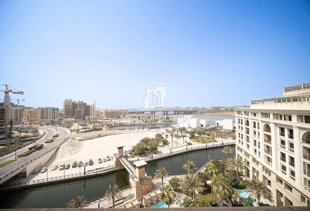 Canal Facing | Branded Living | Skyline View photo 3