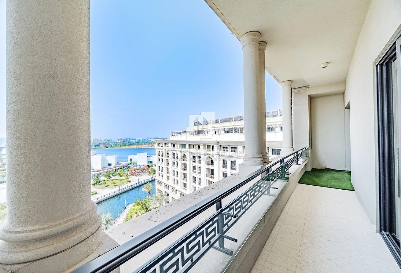 Canal Facing | Branded Living | Skyline View photo 5