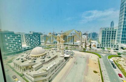 Apartment - 1 Bedroom - 2 Bathrooms for rent in Jumeirah Garden City - Al Satwa - Dubai