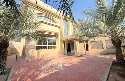 Villa - 4 Bedrooms - 4 Bathrooms for rent in Jumeirah 1 Villas - Jumeirah 1 - Jumeirah - Dubai