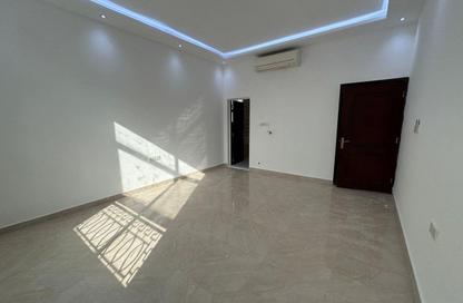 Apartment - Studio - 1 Bathroom for rent in Shakhbout City - Abu Dhabi