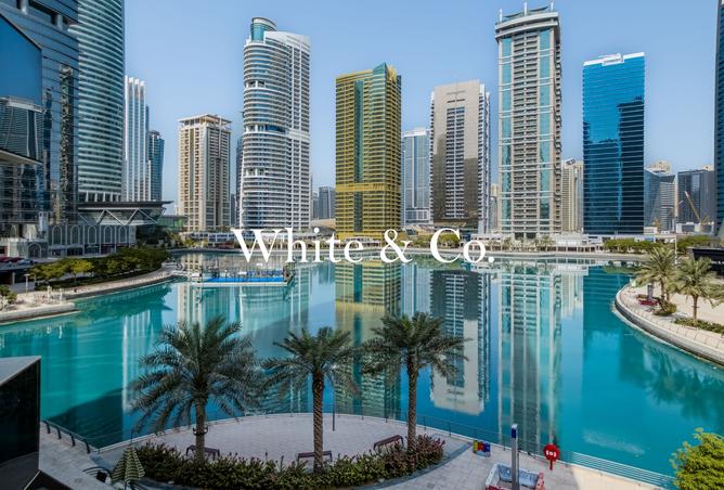 Upgraded 1BR+Study | Lake View | Spacious