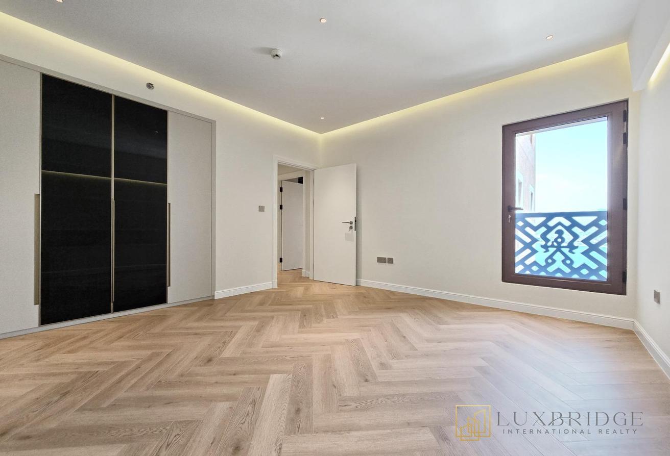 Vacant | Unfurnished | Sea View photo 11