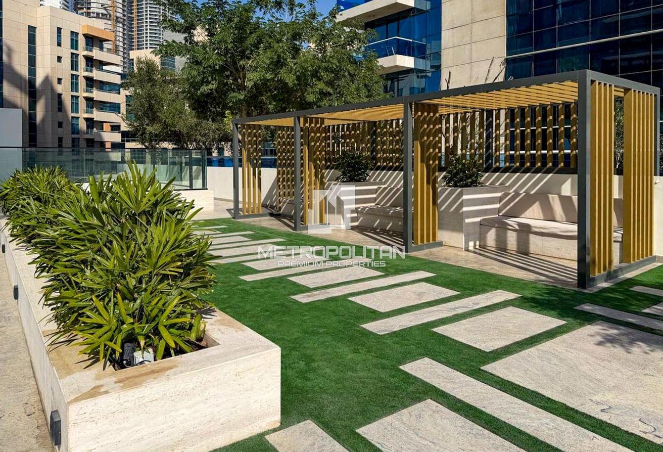 12 Cheques | Balcony Jacuzzi | Canal View | Luxury photo 27