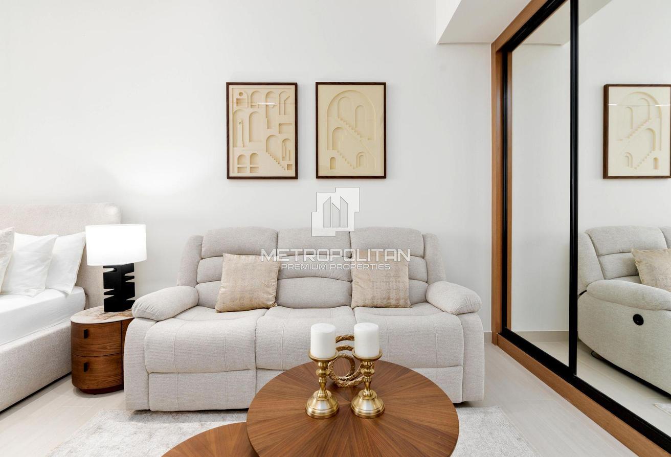 12 Cheques | Balcony Jacuzzi | Canal View | Luxury photo 11