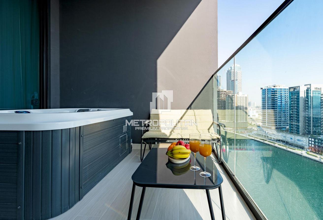 12 Cheques | Balcony Jacuzzi | Canal View | Luxury photo 8
