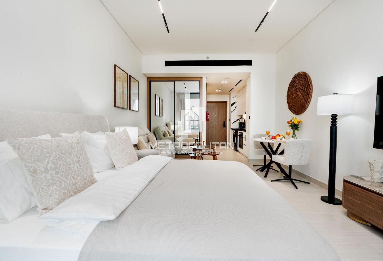 12 Cheques | Balcony Jacuzzi | Canal View | Luxury photo 17