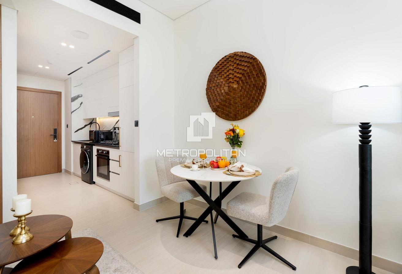 12 Cheques | Balcony Jacuzzi | Canal View | Luxury photo 13