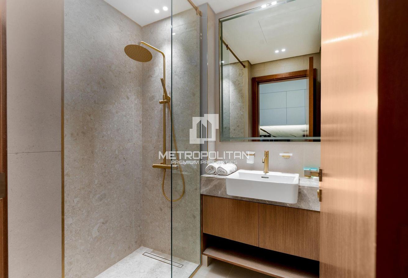 12 Cheques | Balcony Jacuzzi | Canal View | Luxury photo 20