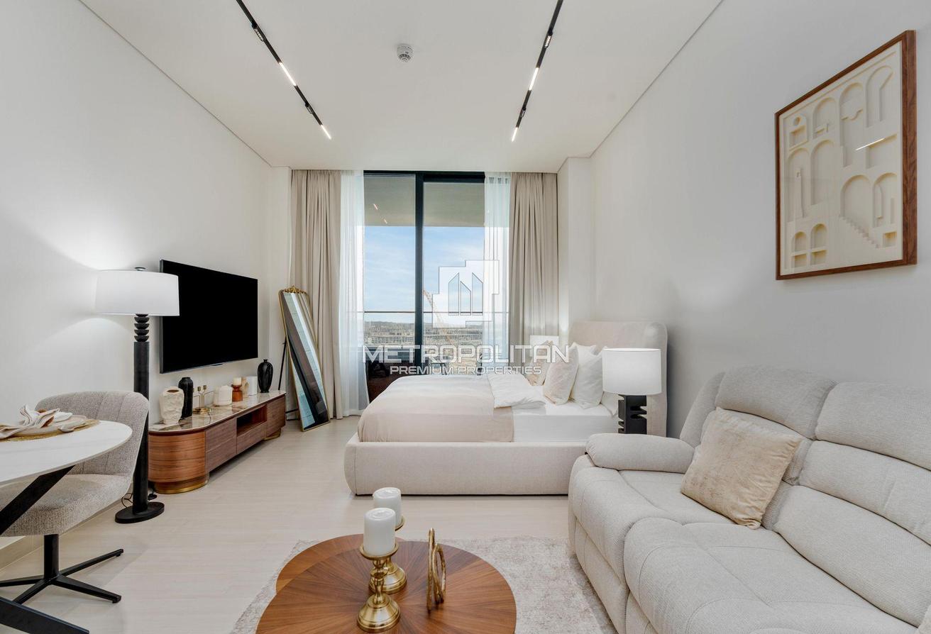 12 Cheques | Balcony Jacuzzi | Canal View | Luxury photo 9
