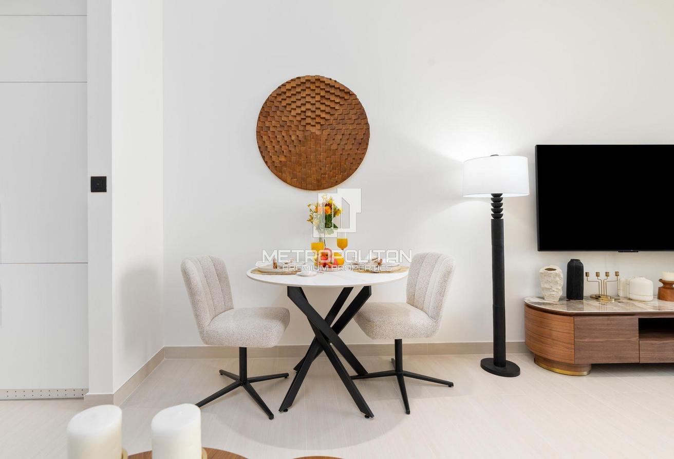 12 Cheques | Balcony Jacuzzi | Canal View | Luxury photo 12