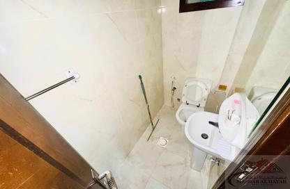 Apartment - 1 Bedroom - 2 Bathrooms for rent in Muwailih Building - Muwaileh - Sharjah