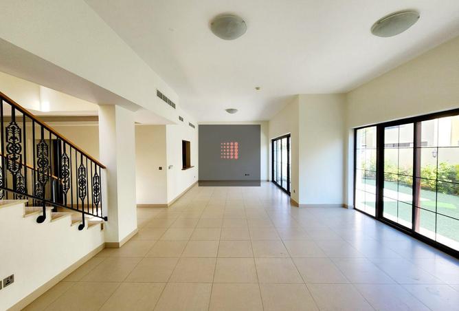 76994427 - Property Image 2