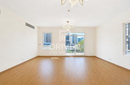 Apartment - 3 - 4 for rent in Abbey Crescent 2 - Abbey Crescent - Motor City - Dubai Apartment - 3 - 4 for rent in Abbey Crescent 2 - Abbey Crescent - Motor City - Dubai