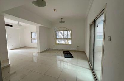 Apartment - 1 - 2 for rent in Al Khan Corniche - Al Khan - Sharjah