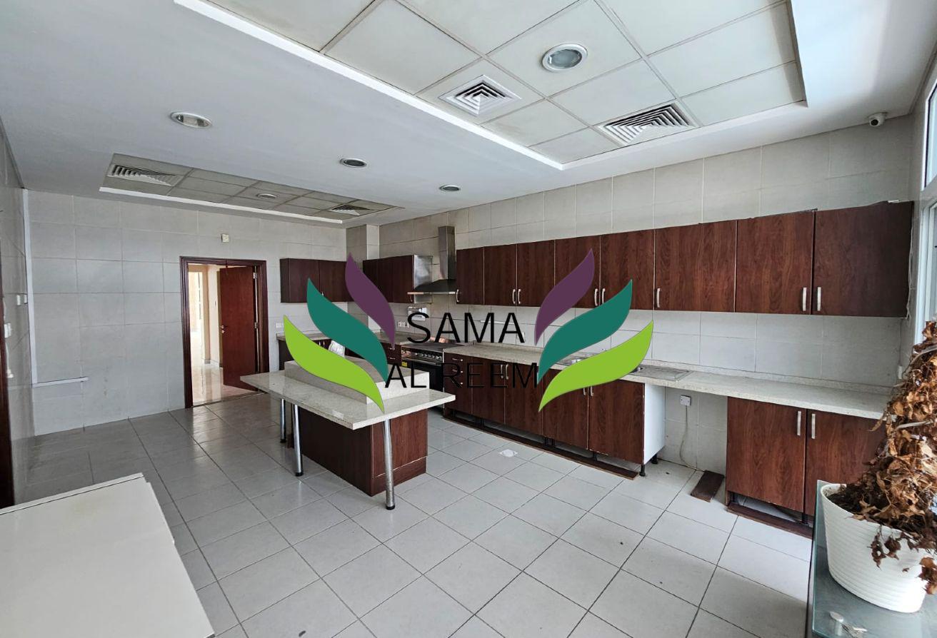 Compound Villa |5 Bed +Maid | Shared Pool |Garden photo 11