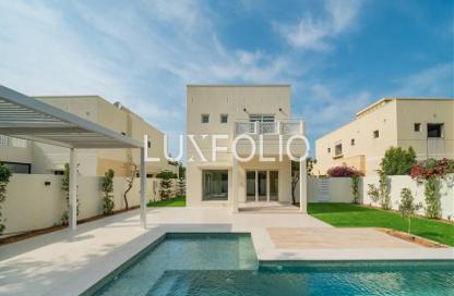 Villa - 5 Bedrooms - 4 Bathrooms for rent in Meadows 9 - Meadows - Dubai